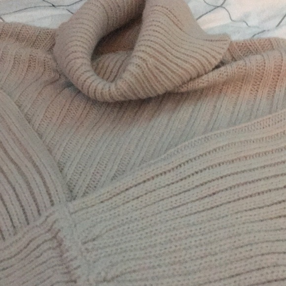 Beige knitted cropped turtle neck sweater. - Picture 4 of 4